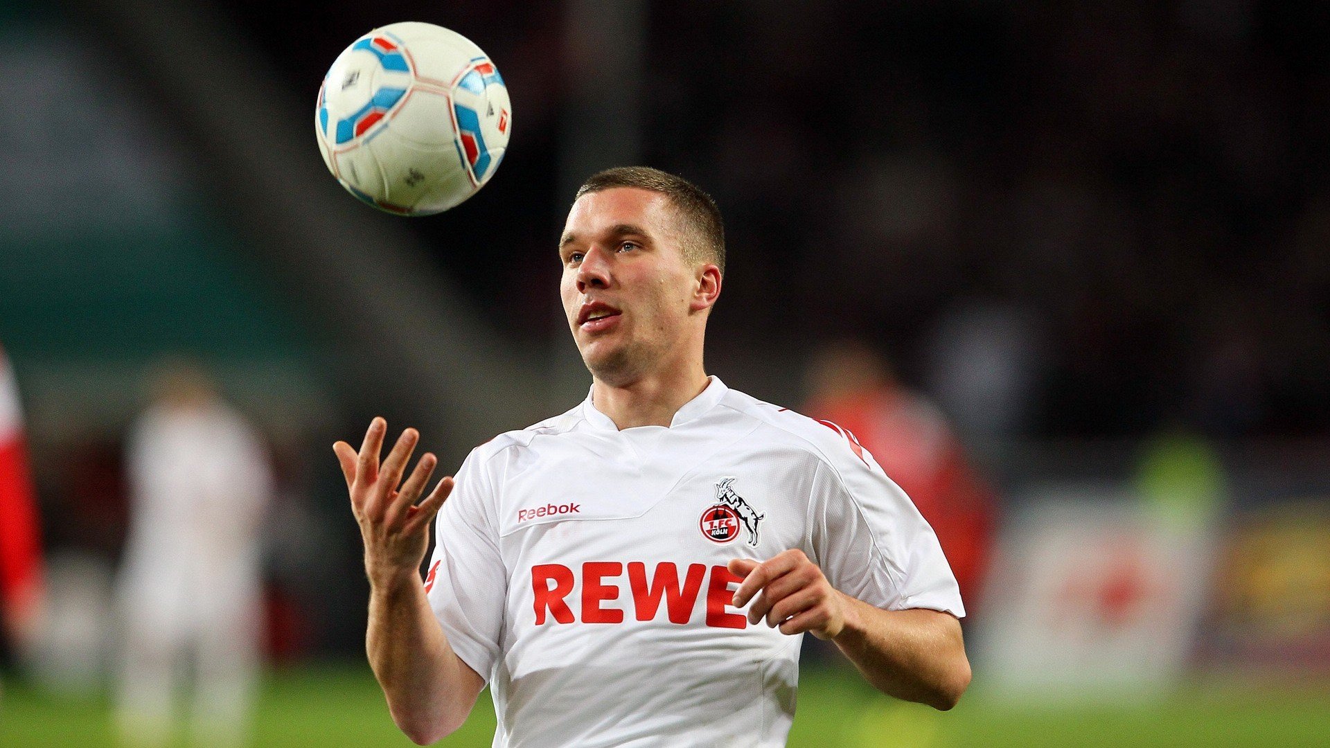 乐鱼娱乐-多特防线告急!施洛特贝克或缺席欧冠战曼城,德国施洛特集团