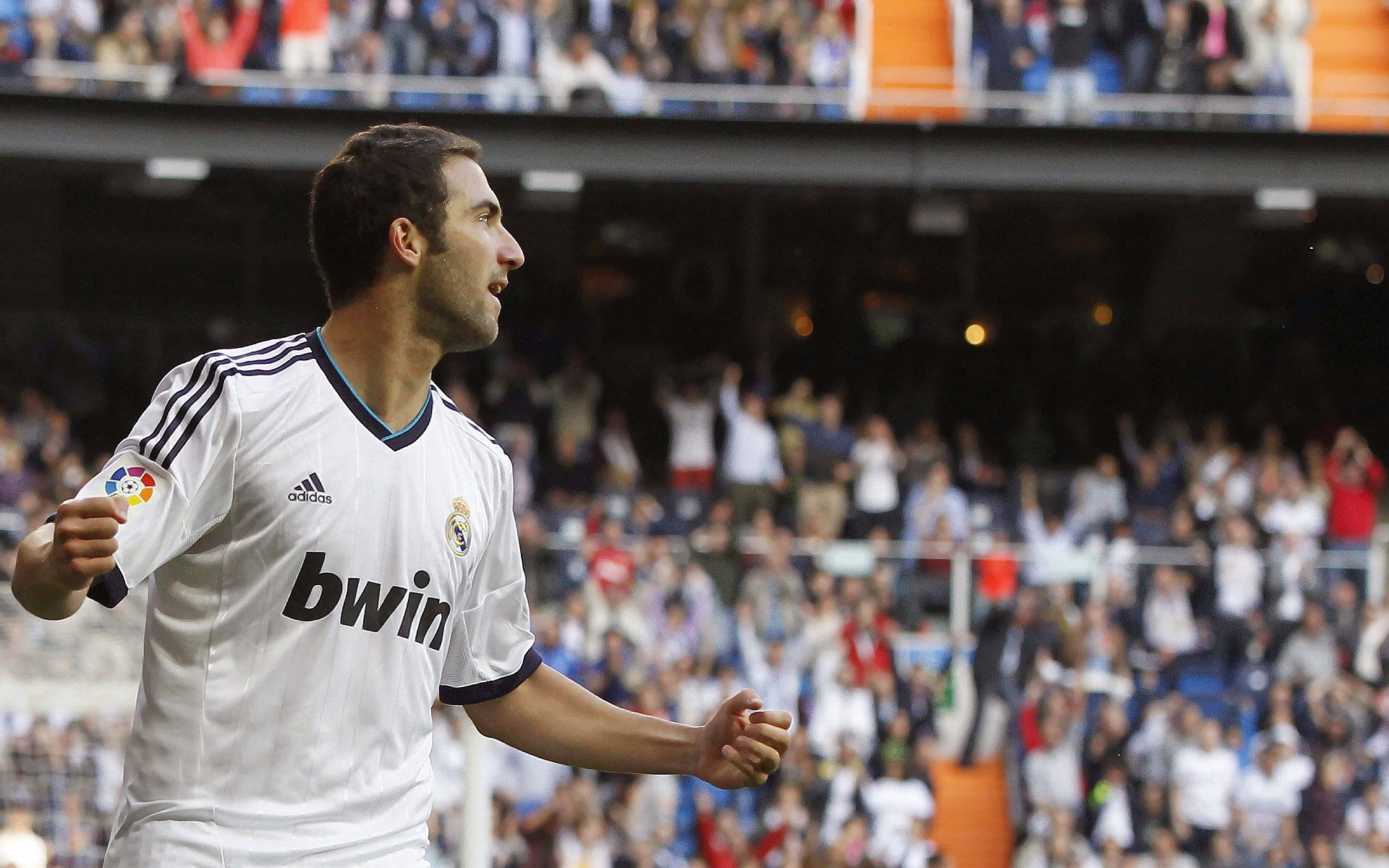 乐鱼官方登录入口-曼联进军欧冠前八，安德森加盟成为关键一环，曼联球员安德森