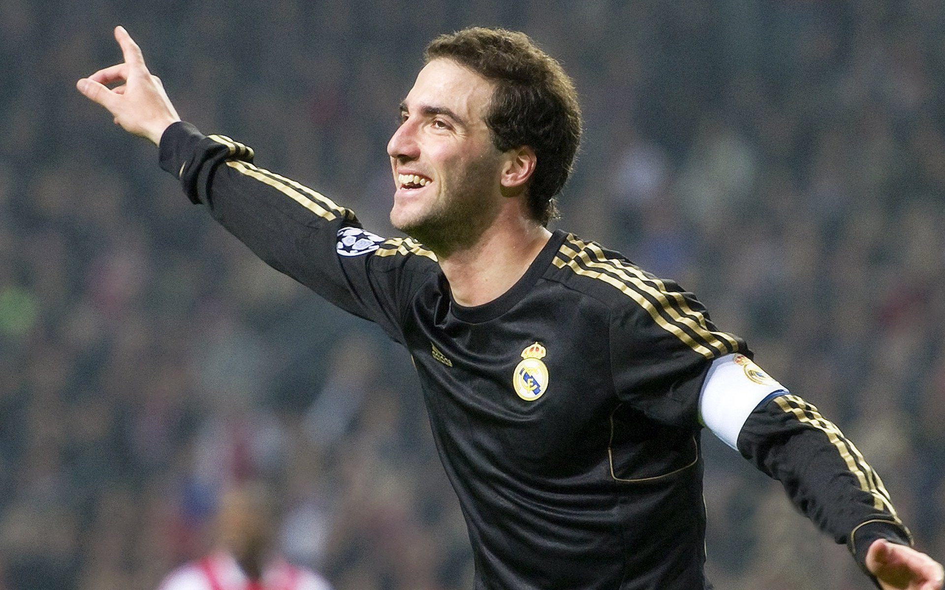 曼联管理层讨论薪资结构以支持引援计划,曼联薪资结构2019